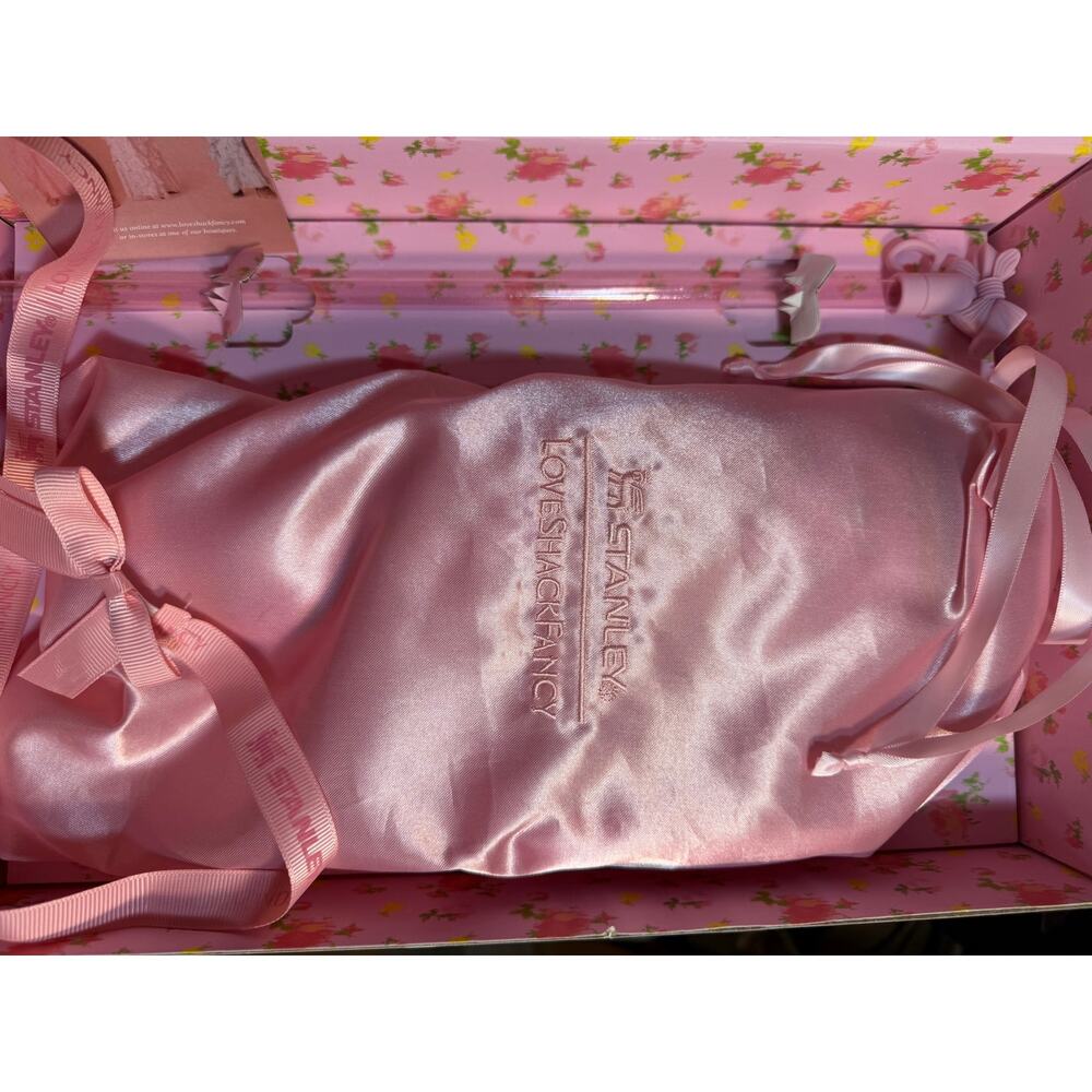 Stanley 1913 x LoveShackFancy 40oz H2.0 FlowState Quencher Ribbon Rosa NIB - Picture 4 of 12